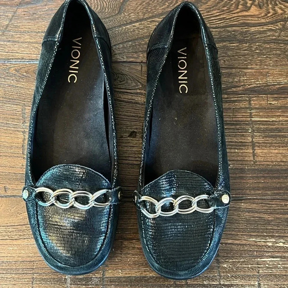 Vionic ALDA Black Snake Print Chain Leather Slip On Driving Loafers Size 6 1/2 - Picture 2 of 9